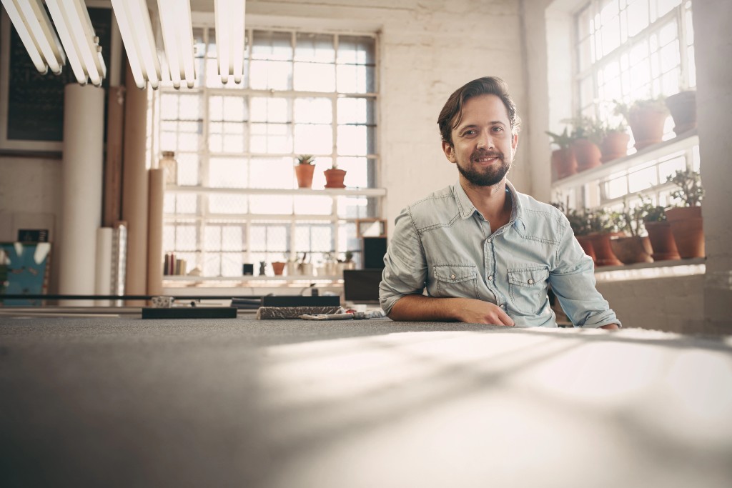 יוצר תוכן באולפן מקצועי